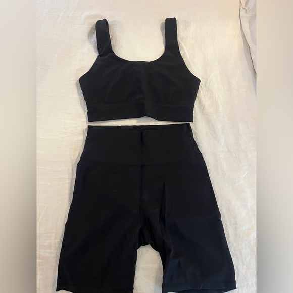 Chic Black Sports Bra and Shorts Set - Picture 1 of 2